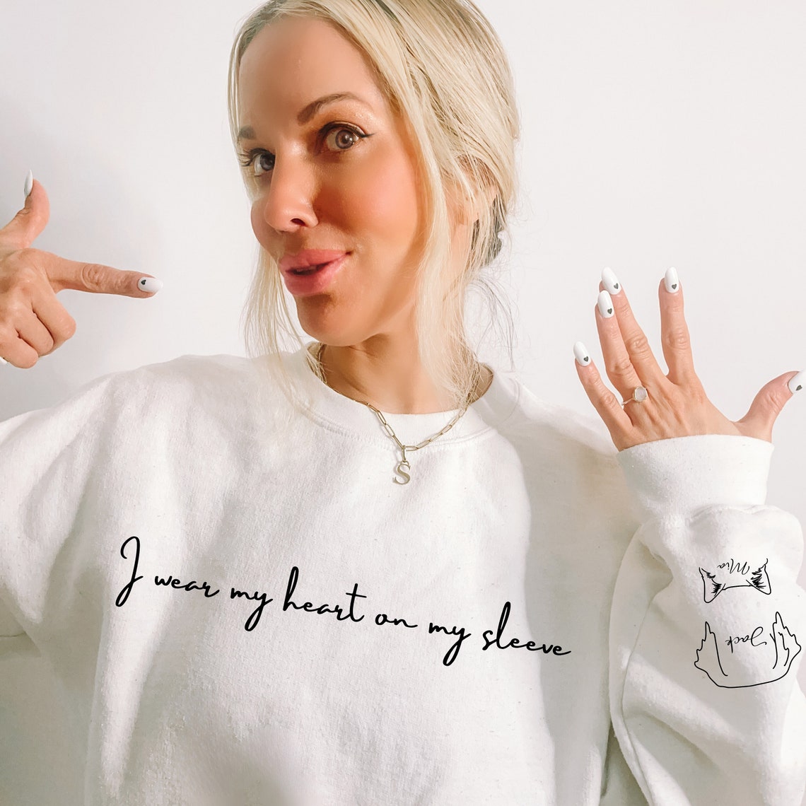 Sudadera con capucha personalizada con orejas de mascota bordadas "Llevo mi corazón en la manga", regalo para amantes de los perros