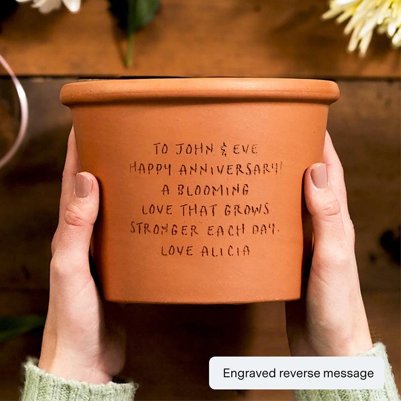 Personalised Engraved Pet Memorial Plant Pot, Custom Made Gift, Perfect Bespoke Garden Memorial for Beloved dogs, cats and all pets