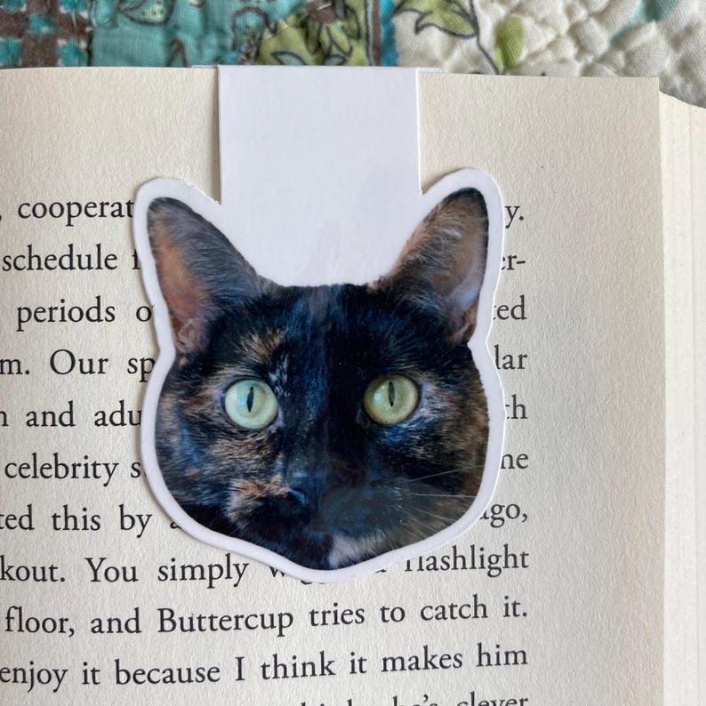 Custom Pet Portrait Magnetic Bookmark – Personalized Back To School Gift for Dog & Cat Lovers