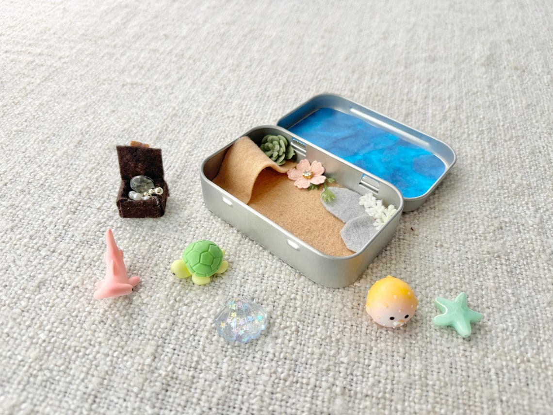 Pocket Ocean Playset in a Tin – Mini Sea Creature Travel Toy & Christmas Gift for Kids Animal Lover