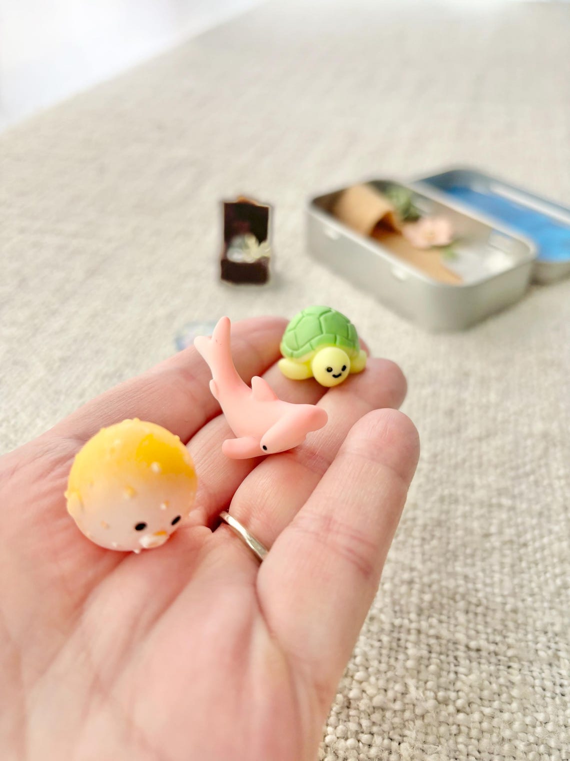Pocket Ocean Playset in a Tin – Mini Sea Creature Travel Toy & Christmas Gift for Kids Animal Lover