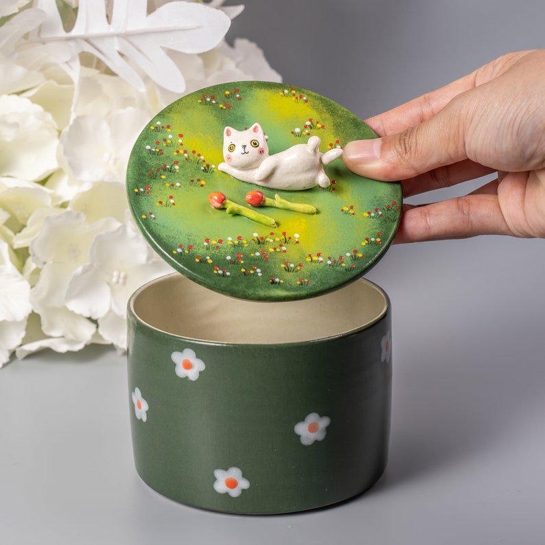 Custom Pet Memorial Urn – Handmade Ceramic Dog/Cat Urn for Ashes with Pet figurine and Name Pet Keepsake Gift