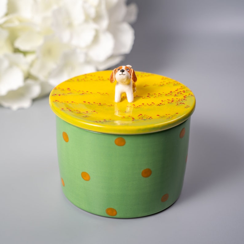 Custom Pet Memorial Urn – Handmade Ceramic Dog/Cat Urn for Ashes with Pet figurine and Name Pet Keepsake Gift