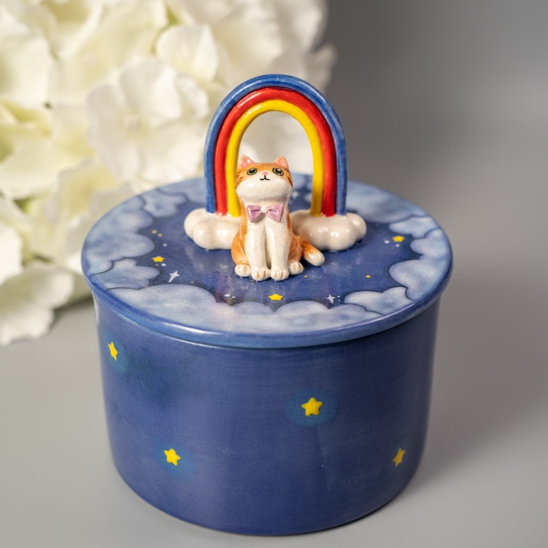 Custom Pet Memorial Urn – Handmade Ceramic Dog/Cat Urn for Ashes with Pet figurine and Name Pet Keepsake Gift