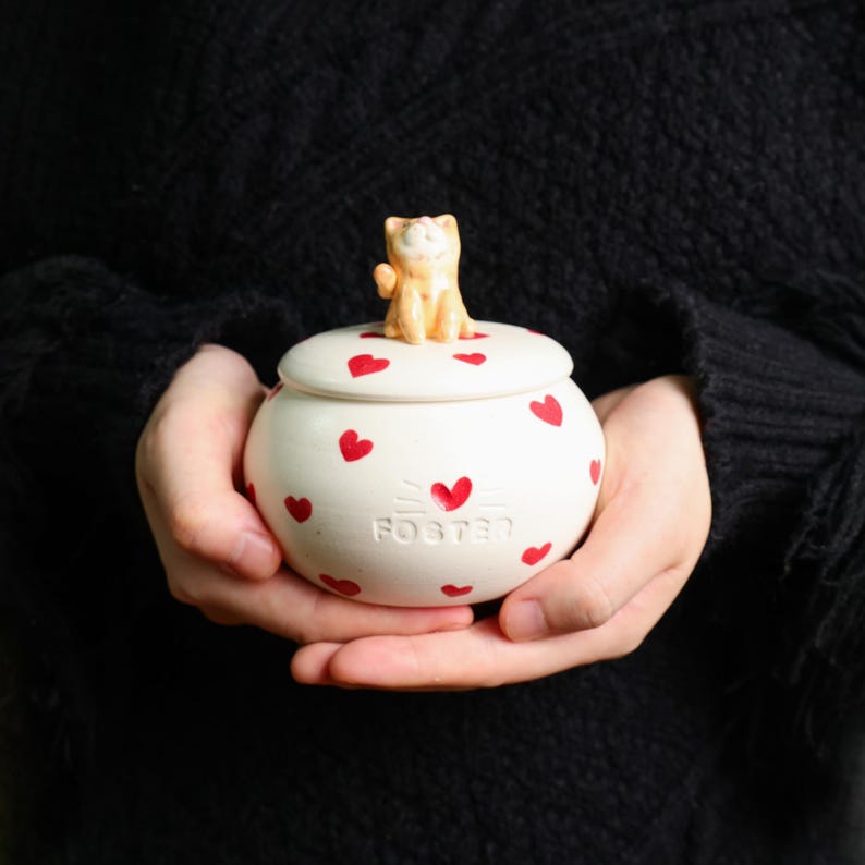 Custom Pet Memorial Urn – Handmade Ceramic Dog/Cat Urn for Ashes with Pet figurine and Name Pet Loss Gift