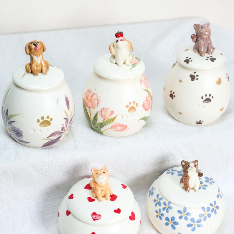 Custom Pet Memorial Urn – Handmade Ceramic Dog/Cat Urn for Ashes with Pet figurine and Name Pet Loss Gift