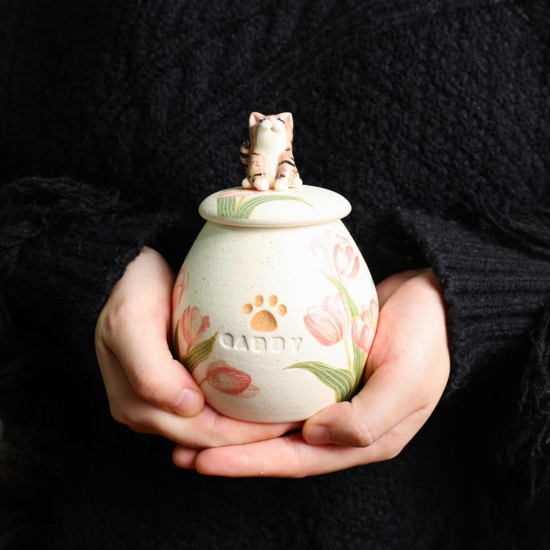 Custom Pet Memorial Urn – Handmade Ceramic Dog/Cat Urn for Ashes with Pet figurine and Name Pet Loss Gift