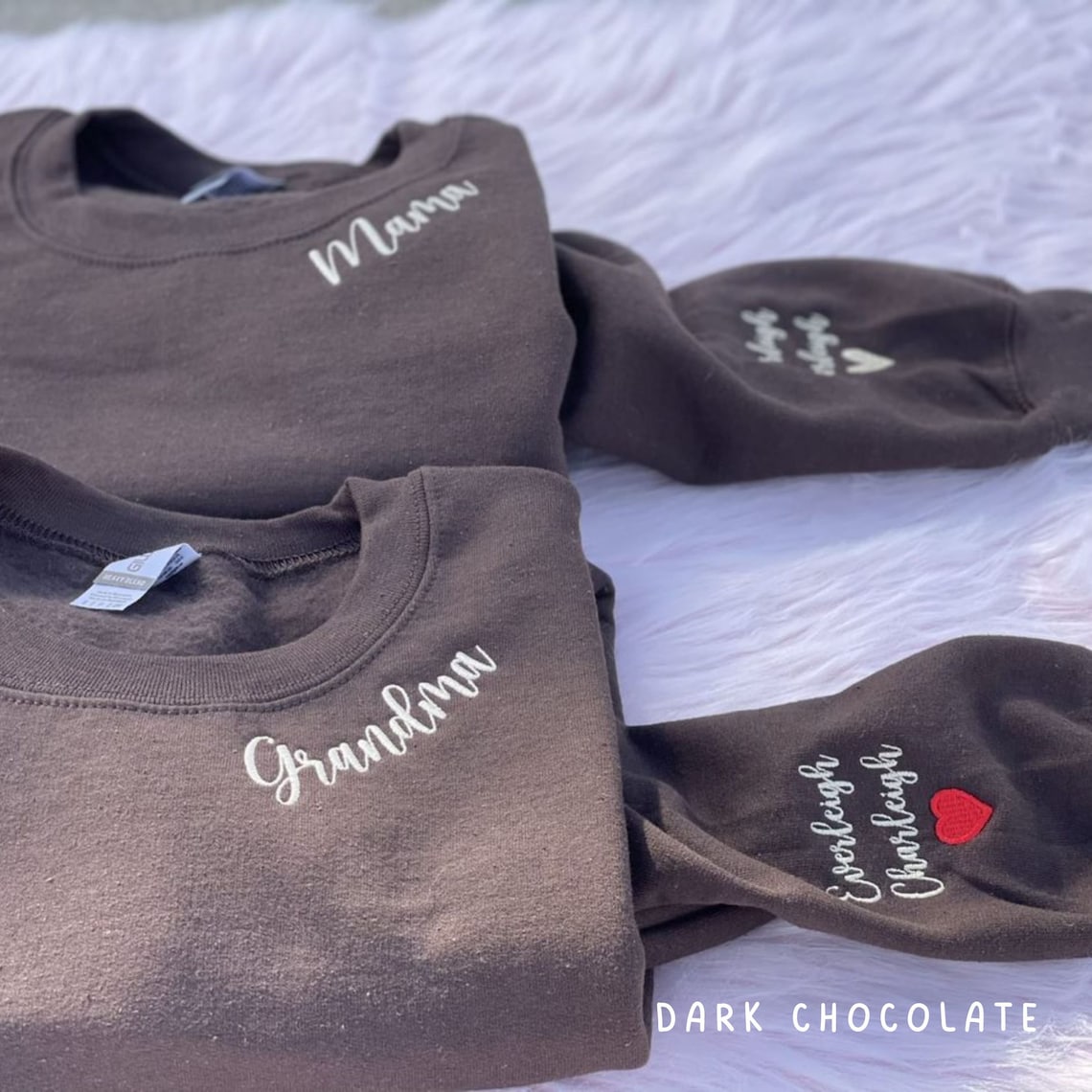 Sudadera bordada para mamá con los nombres de los niños en la manga: ideas de regalo para el Día de la Madre