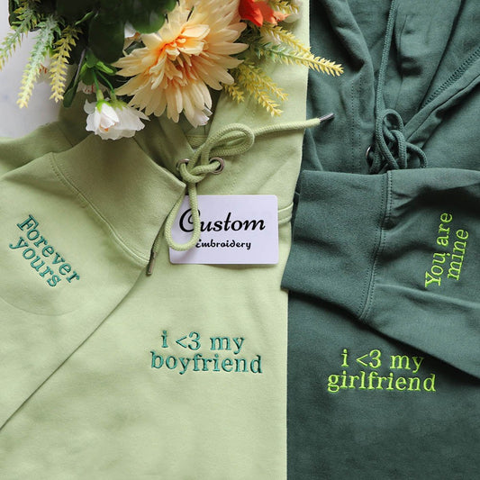 Benutzerdefinierter Hoodie für Paare mit Stickerei „I Love My Girlfriend Boyfriend“, passender Hoodie, Geschenkideen zum Jahrestag, Valentinstagsgeschenke für Paare