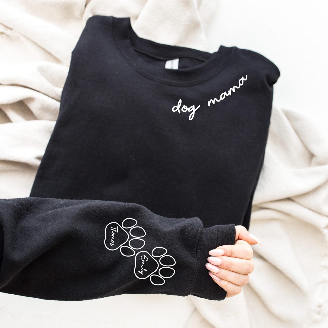 Personalisiertes Hundemama-Sweatshirt mit Kosenamen am Ärmel