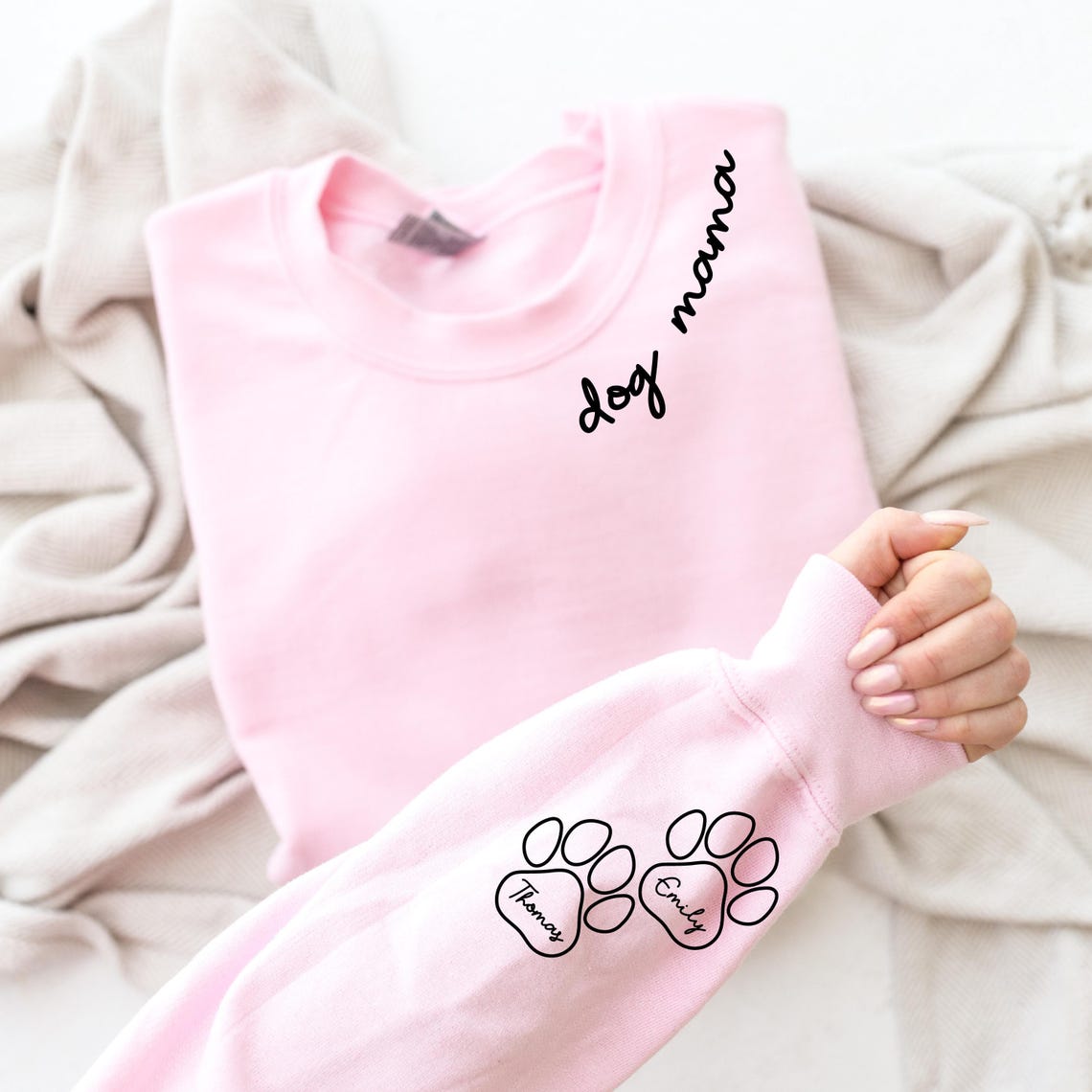Personalisiertes Hundemama-Sweatshirt mit Kosenamen am Ärmel
