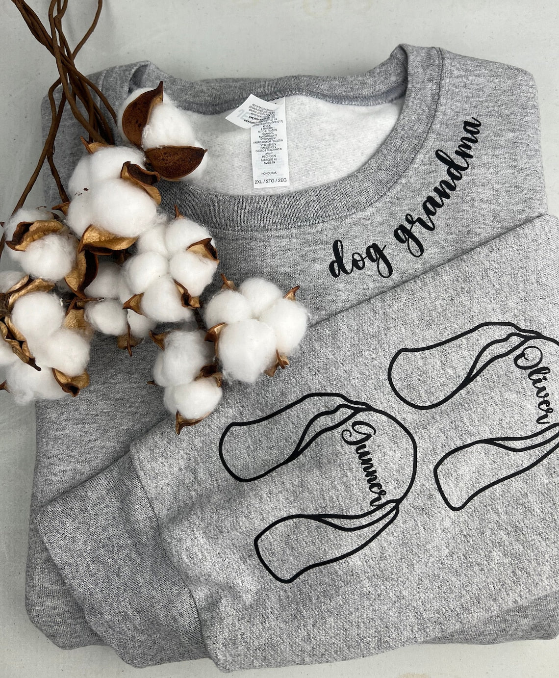 Personalisiertes Hundemama-Sweatshirt mit Kosenamen am Ärmel