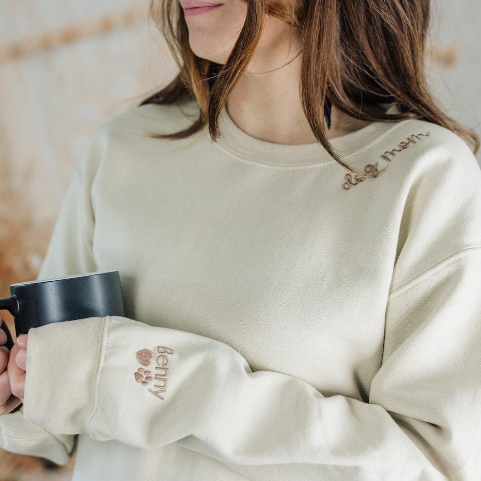 Sudadera bordada para mamá de perro con nombres de mascotas en la manga, regalo para amantes de las mascotas