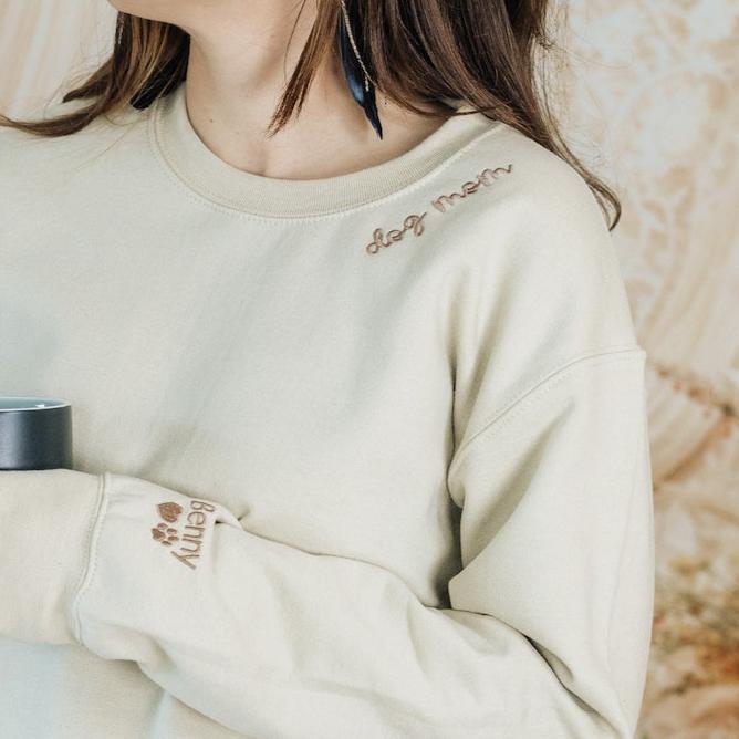 Sudadera bordada para mamá de perro con nombres de mascotas en la manga, regalo para amantes de las mascotas