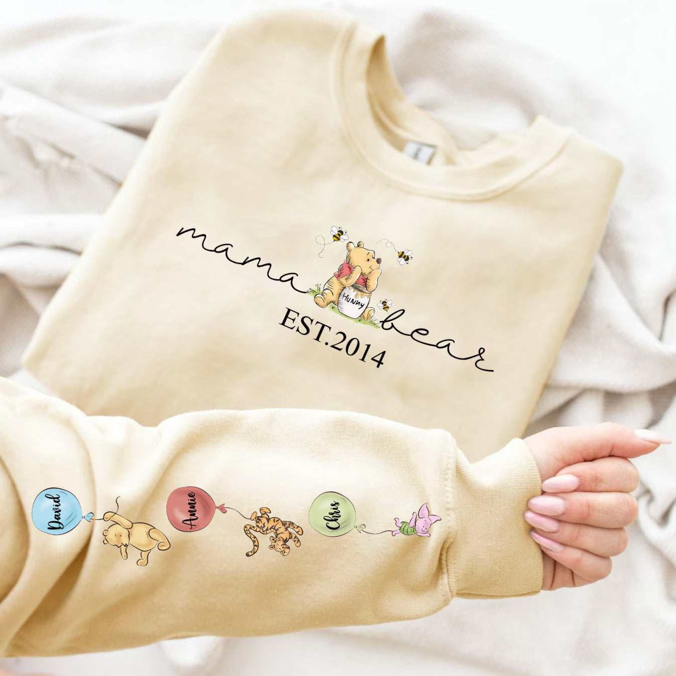 Sudadera personalizada Esta mamá lleva su corazón en la manga con nombres personalizados. Regalo cálido para querida mamá