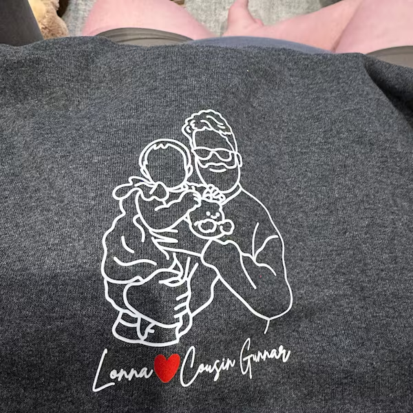 Benutzerdefinierter bestickter Papa-Sweatshirt-Hoodie mit Kindernamen und voraussichtlichem Datum zum Vatertag