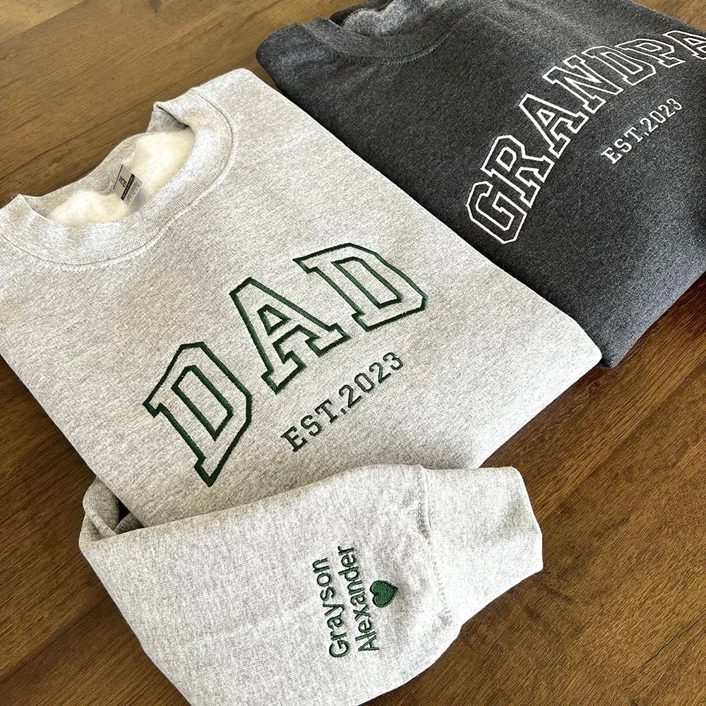 Benutzerdefinierter bestickter Papa-Sweatshirt-Hoodie mit Kindernamen und voraussichtlichem Datum zum Vatertag