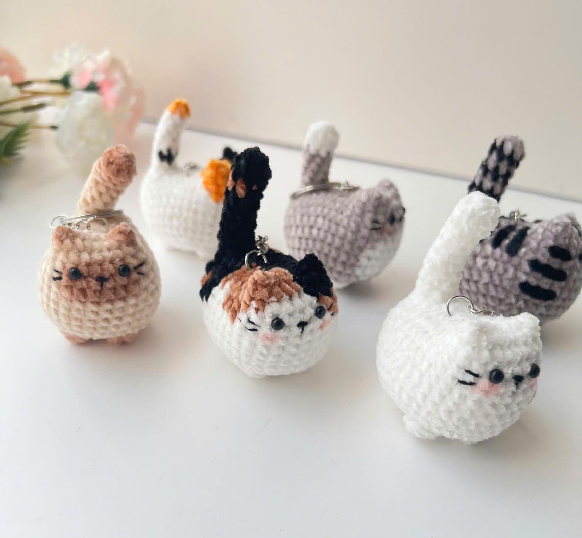 Custom Handmade Crochet Cat Keychain – Perfect Gift for Cat Lovers