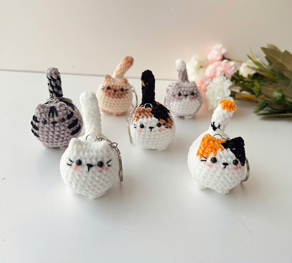 Custom Handmade Crochet Cat Keychain – Perfect Gift for Cat Lovers