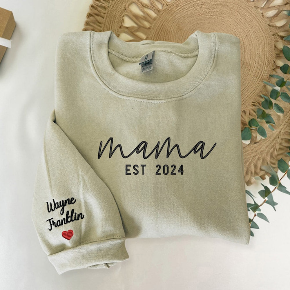 Sudadera bordada personalizada para mamá con fecha de nacimiento y nombres de niños en la manga. Regalo para mamá.