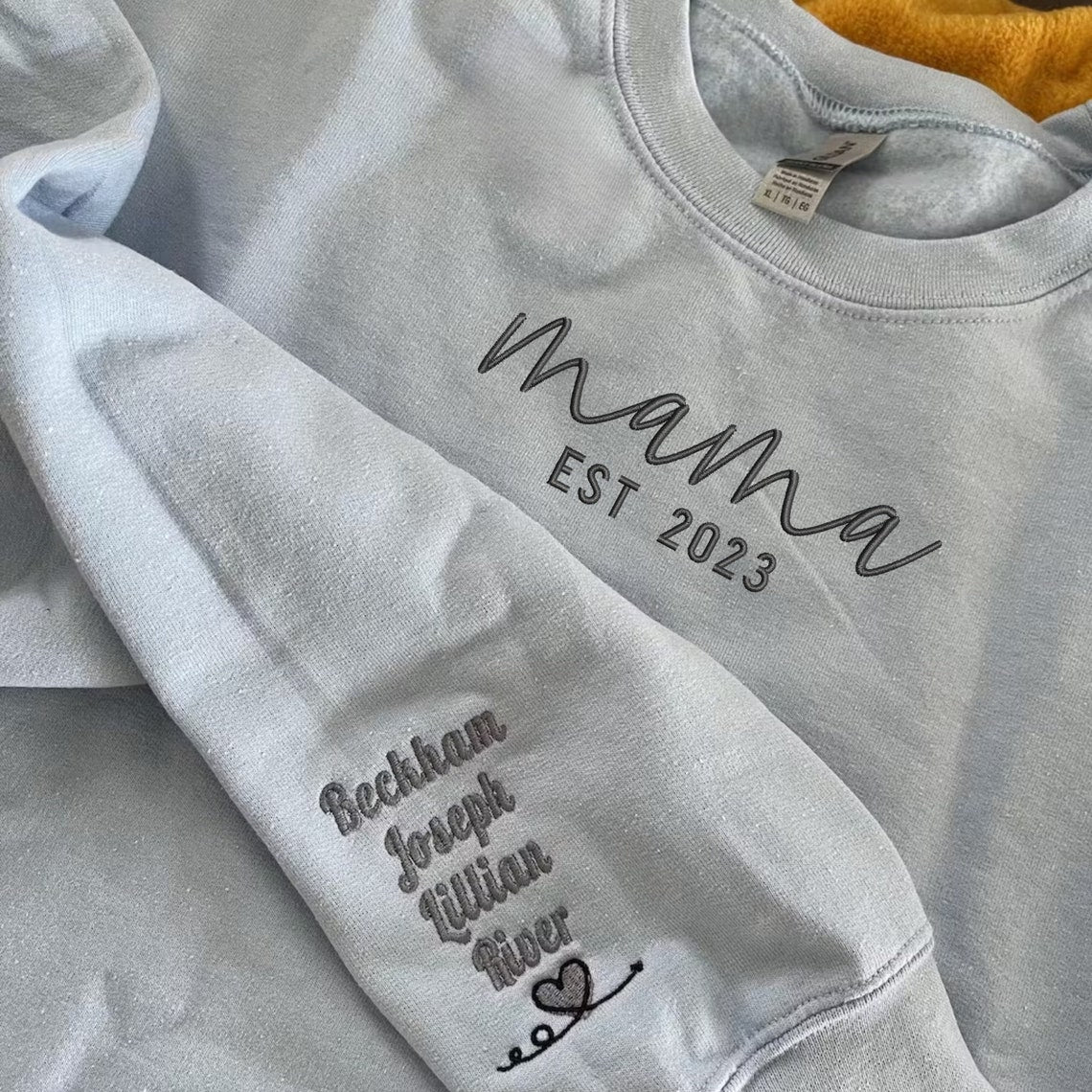 Sudadera bordada personalizada para mamá con fecha de nacimiento y nombres de niños en la manga. Regalo para mamá.