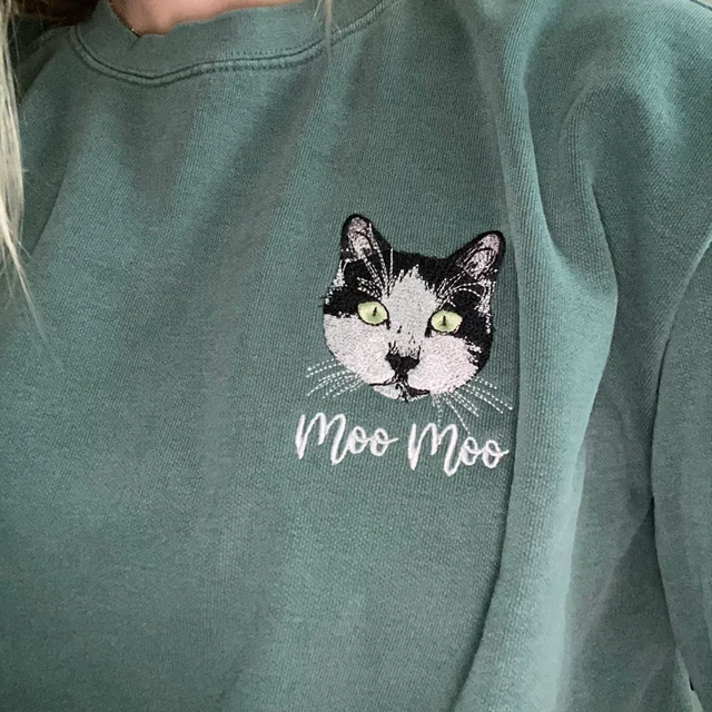 Personalisiertes Sweatshirt mit besticktem Haustiergesicht und Namen für Tierliebhaber