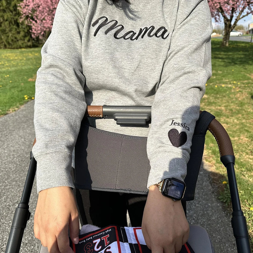 Besticktes Mama-Sweatshirt mit Kindernamen auf dem Ärmel, Geschenk für Mama, Muttertag, Geburtstagsgeschenke