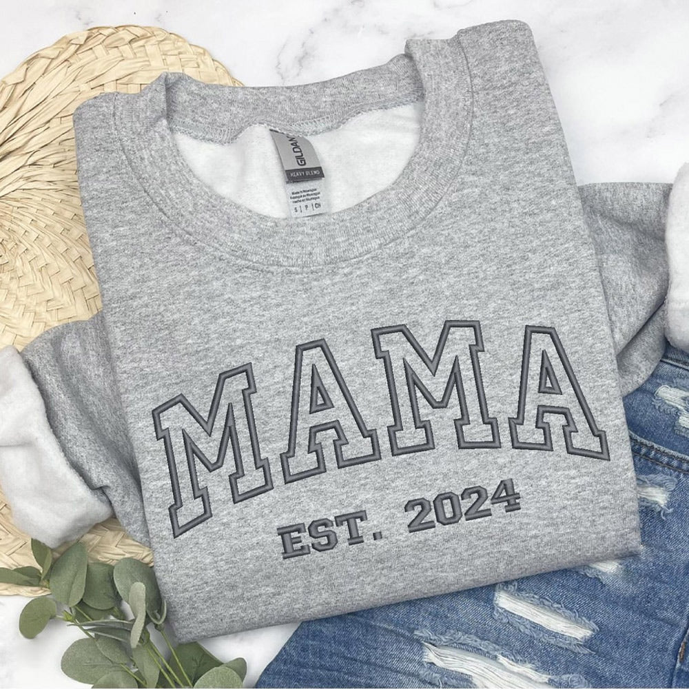 Personalisiertes besticktes Mama EST Year Sweatshirt Muttertagsgeschenk für Mama