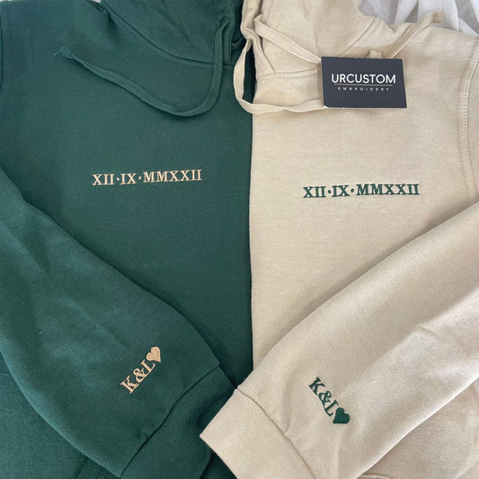 Personalisiertes, besticktes, passendes Kapuzenpullover mit römischen Ziffern, Valentinstags-Paargeschenke
