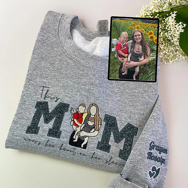 Besticktes MAMA-Sweatshirt mit Rundhalsausschnitt und Kindernamen auf dem Ärmel, Muttertagsgeschenk für Mama