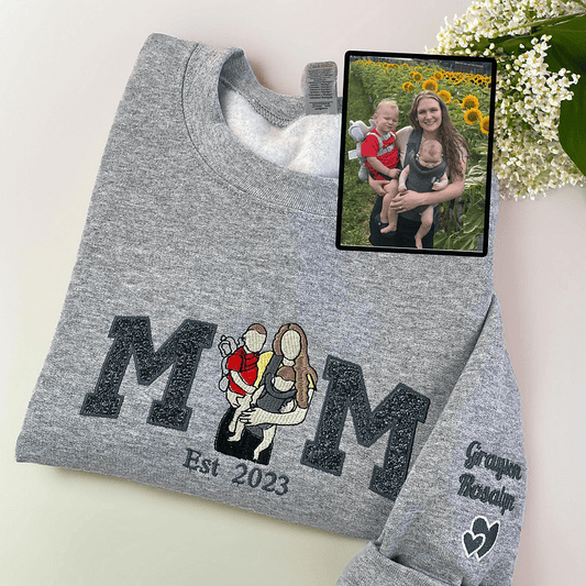 Besticktes MAMA-Sweatshirt mit Rundhalsausschnitt und Kindernamen auf dem Ärmel, Muttertagsgeschenk für Mama
