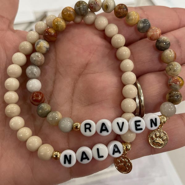 Personalized Pet Name Bracelet – Cat/Dog Name Beaded Bracelet with Paw Charms Gift for Dog Moms Pet Keepsake Gift