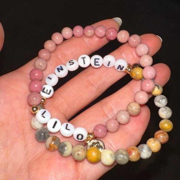 Personalized Pet Name Bracelet – Cat/Dog Name Beaded Bracelet with Paw Charms Gift for Dog Moms Pet Keepsake Gift
