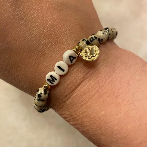 Personalized Pet Name Bracelet – Cat/Dog Name Beaded Bracelet with Paw Charms Gift for Dog Moms Pet Keepsake Gift