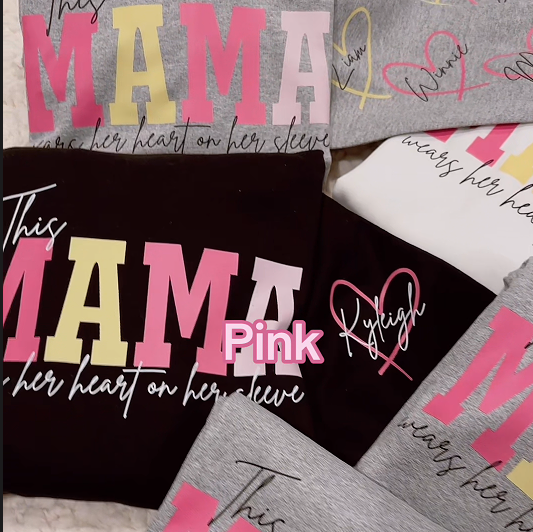 Personalisiertes Sweatshirt „Diese Mama trägt ihr Herz auf der Zunge“ mit individuellen Namen, warmes Geschenk für die liebe Mama