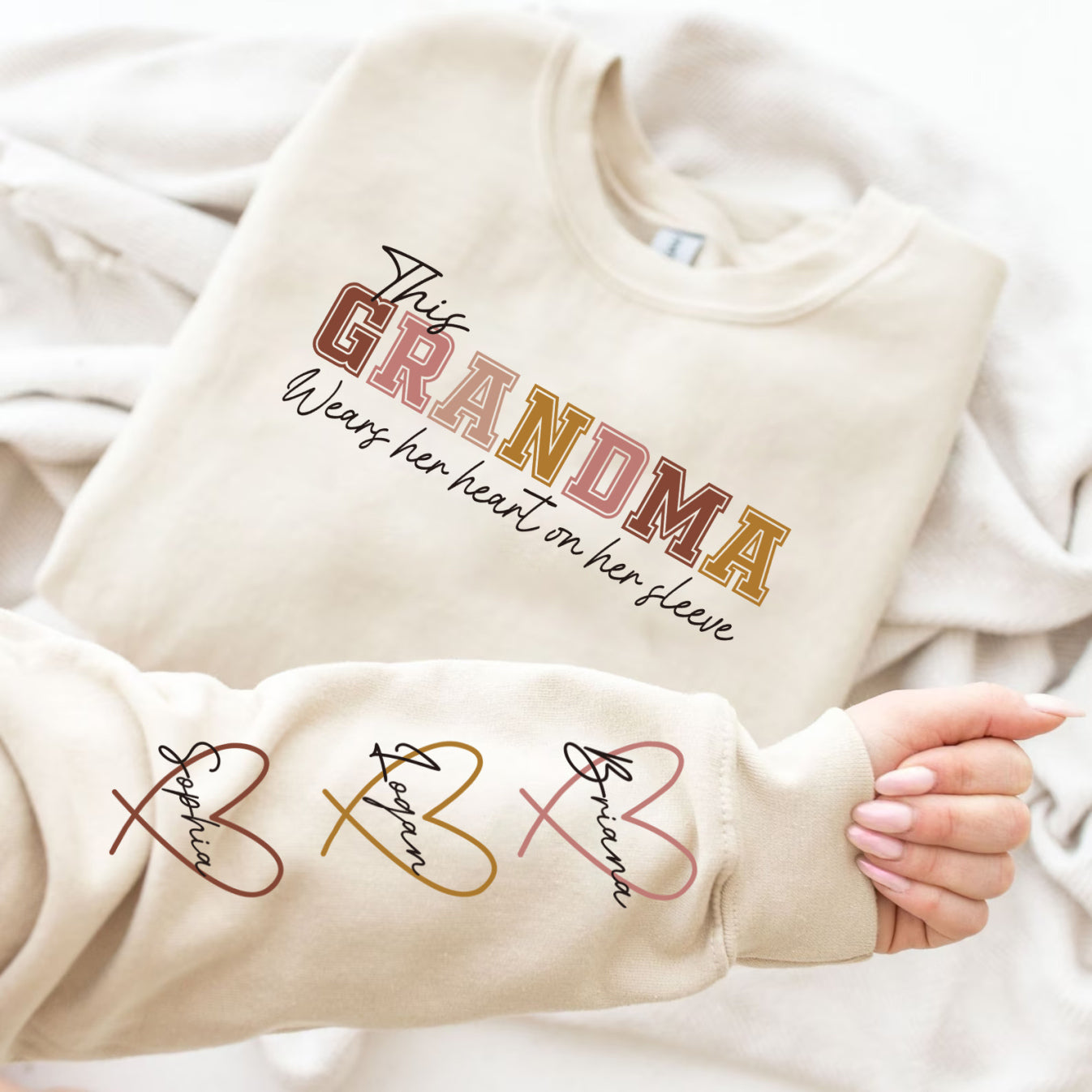 Personalisiertes Sweatshirt „Diese Mama trägt ihr Herz auf der Zunge“ mit individuellen Namen, warmes Geschenk für die liebe Mama