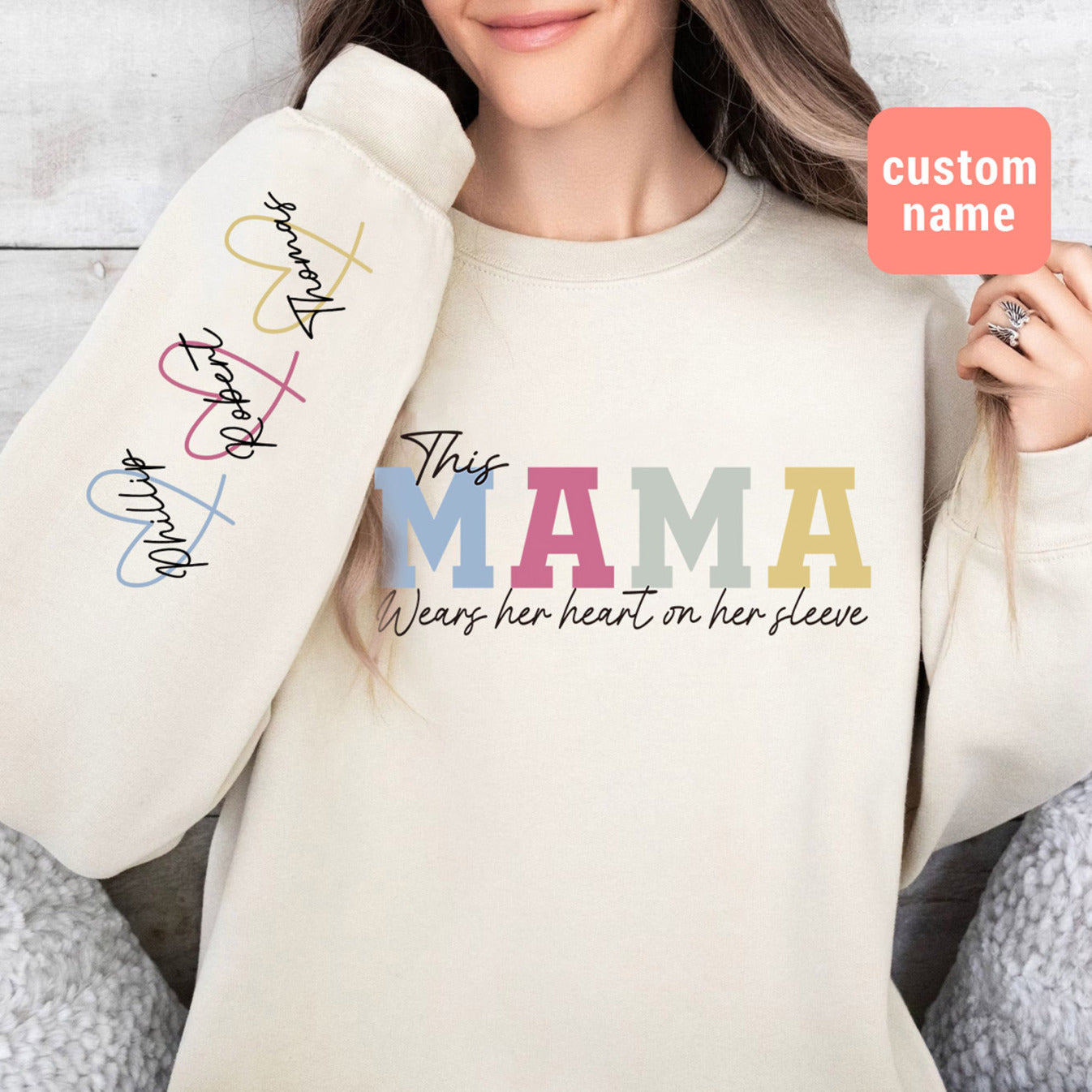 Personalisiertes Sweatshirt „Diese Mama trägt ihr Herz auf der Zunge“ mit individuellen Namen, warmes Geschenk für die liebe Mama