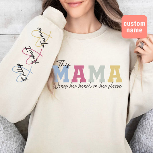 Personalisiertes Sweatshirt „Diese Mama trägt ihr Herz auf der Zunge“ mit individuellen Namen, warmes Geschenk für die liebe Mama