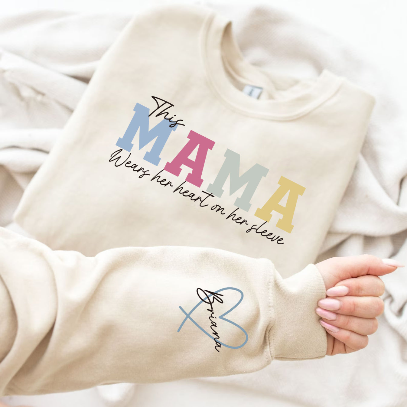 Personalisiertes Sweatshirt „Diese Mama trägt ihr Herz auf der Zunge“ mit individuellen Namen, warmes Geschenk für die liebe Mama