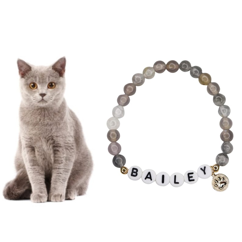 Personalized Pet Name Bracelet – Cat/Dog Name Beaded Bracelet with Paw Charms Gift for Dog Moms Pet Keepsake Gift