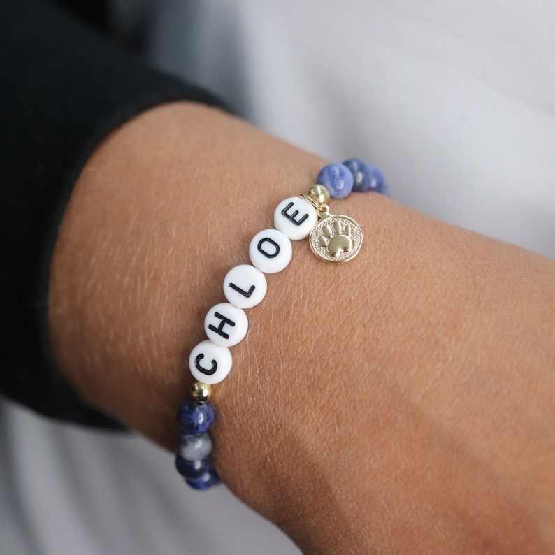 Personalized Pet Name Bracelet – Cat/Dog Name Beaded Bracelet with Paw Charms Gift for Dog Moms Pet Keepsake Gift