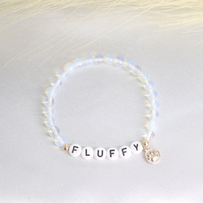 Personalized Pet Name Bracelet – Cat/Dog Name Beaded Bracelet with Paw Charms Gift for Dog Moms Pet Keepsake Gift