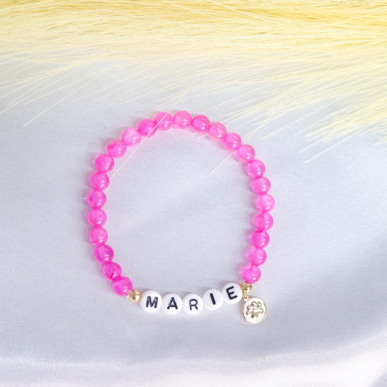 Personalized Pet Name Bracelet – Cat/Dog Name Beaded Bracelet with Paw Charms Gift for Dog Moms Pet Keepsake Gift