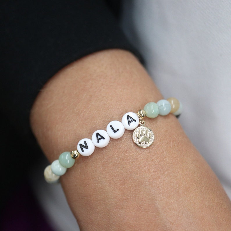 Personalized Pet Name Bracelet – Cat/Dog Name Beaded Bracelet with Paw Charms Gift for Dog Moms Pet Keepsake Gift