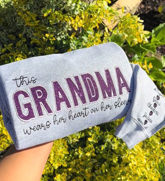 Besticktes MAMA-Sweatshirt mit Rundhalsausschnitt und Kindernamen auf dem Ärmel, Muttertagsgeschenk für Mama