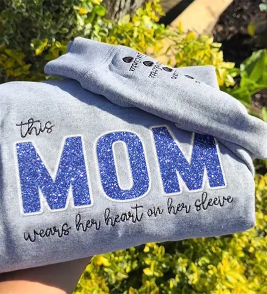 Besticktes MAMA-Sweatshirt mit Rundhalsausschnitt und Kindernamen auf dem Ärmel, Muttertagsgeschenk für Mama