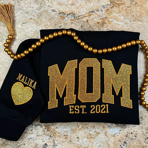 Besticktes MAMA-Sweatshirt mit Rundhalsausschnitt und Kindernamen auf dem Ärmel, Muttertagsgeschenk für Mama
