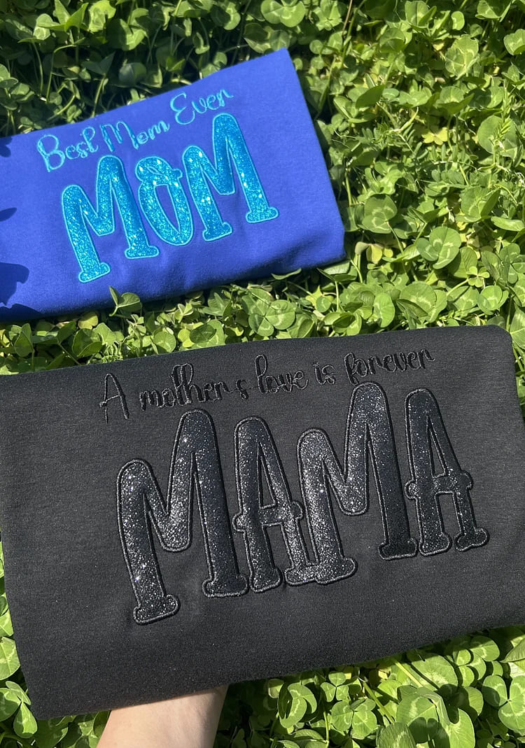 Besticktes MAMA-Sweatshirt mit Rundhalsausschnitt und Kindernamen auf dem Ärmel, Muttertagsgeschenk für Mama