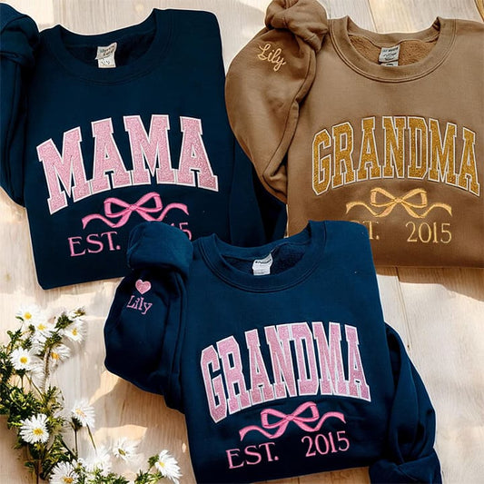 Besticktes MAMA-Sweatshirt mit Rundhalsausschnitt und Kindernamen auf dem Ärmel, Muttertagsgeschenk für Mama