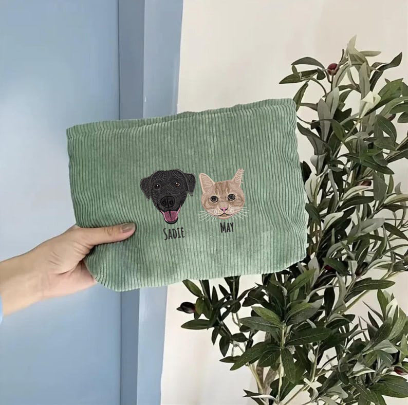 Trousse de maquillage personnalisée avec portrait d'animal brodé – Trousse de maquillage personnalisée en velours côtelé pour mamans de chiens et de chats, cadeau d'anniversaire pour femmes